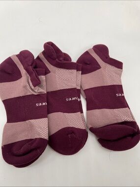 NBW Feetures High Performance Light Cushion No Show Tab Socks – Size Med